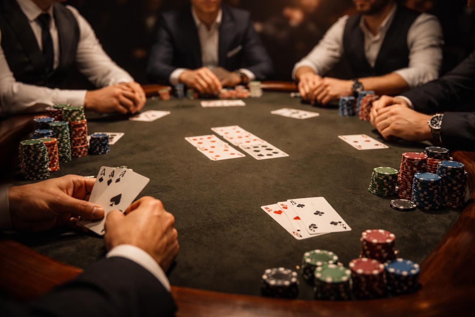 apprenez à maîtriser la valeur des mains au poker pour éviter les erreurs courantes et améliorer vos performances de manière professionnelle.